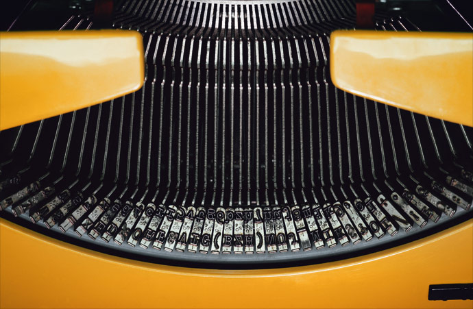 Typenhebel einer Schreibmaschine direkt von oben fotografiert,Stillifefotografie  © Florian Freund