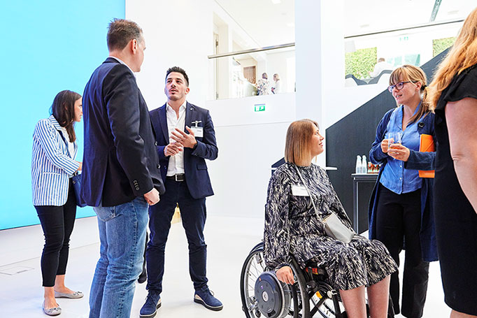 Reportagefoto eines integrativen Events der myAbility Social Enterprise GmbH in den Räumen der Allinianz SE München, (c) Florian Freund