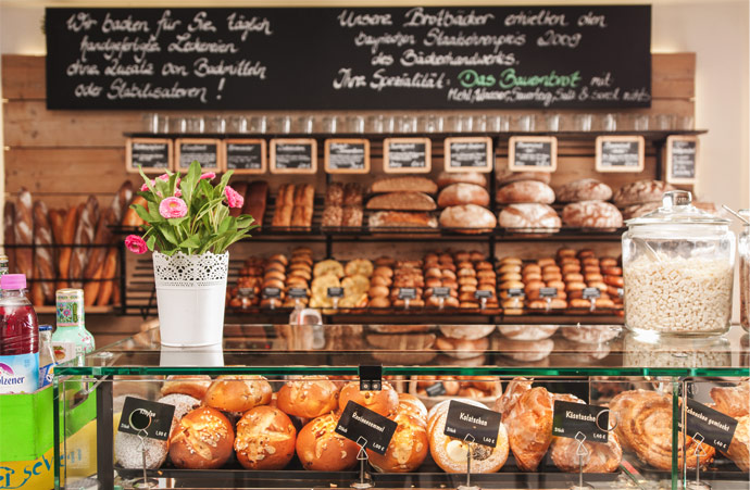 gefüllte Theke einer Bäckerei, Foodfotografie © Florian Freund